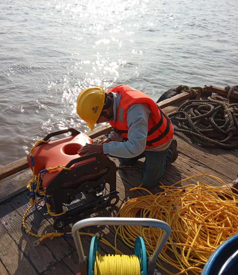 Eyerov Engineers working on ROV